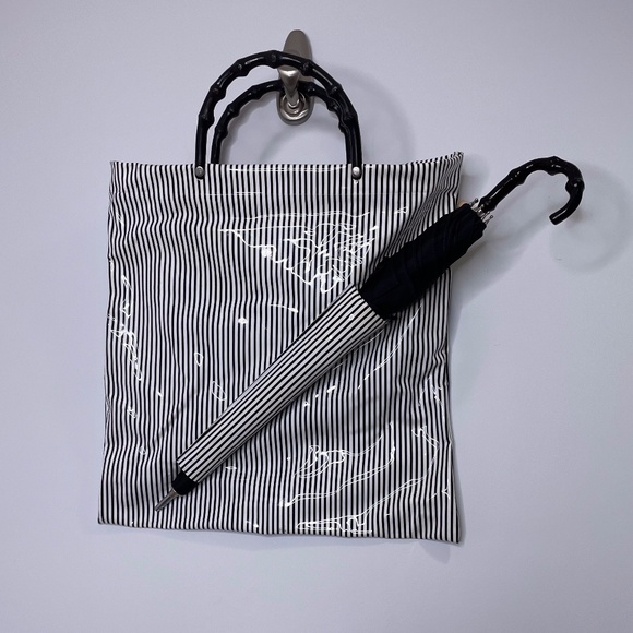 Saks 5th Ave Umbrella Bag Rare Vintage Like New - Picture 1 of 9